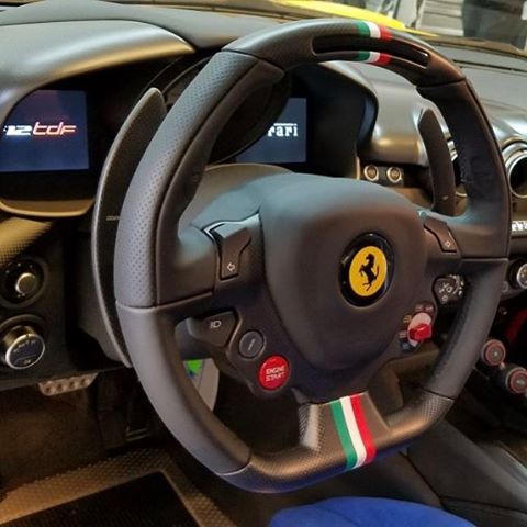Cận cảnh siêu xe Ferrari F12tdf có một không hai của ông chủ hãng trang sức - Ảnh 8.