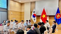 Bộ trưởng Lê Mạnh Hùng làm việc với Đại sứ quán Việt Nam tại Hàn Quốc