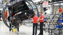 Hoạt động kinh tế của khối doanh nghiệp tư nhân Eurozone tiếp tục suy giảm