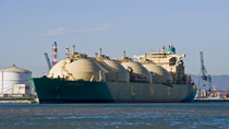 Thị trường LNG: Châu Á tăng mạnh nhập khẩu, châu Âu hụt hơi trong nỗ lực tích trữ
