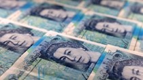Đồng bảng Anh suy yếu khi nền kinh tế Anh thu hẹp hơn dự kiến