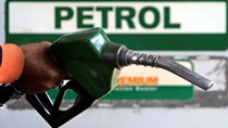 Ấn Độ cắt giảm thuế tiêu thụ đặc biệt với xăng dầu