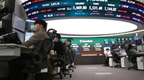 Đà tăng cổ phiếu AI chững lại, đồng USD tăng giá