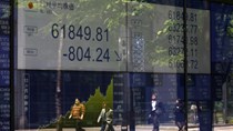 Chứng khoán châu Á suy yếu, giá dầu tiếp tục tăng cao
