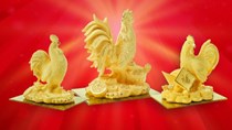Thị trường vàng ngày Vía Thần tài: Nhiều sản phẩm vàng hình gà độc, lạ