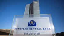 ECB sẽ ngừng hoàn toàn việc mua trái phiếu quy mô lớn