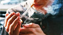 Hút thuốc lá làm tăng nguy cơ biến chứng sau phẫu thuật