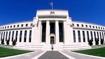 Ngân hàng trung ương Mỹ đẩy nhanh thắt chặt tiền tệ