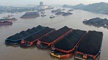Indonesia nới lỏng lệnh cấm xuất khẩu than, cho phép 37 tàu than rời bến