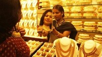 Mua vàng ở Ấn Độ thấp nhất 7 năm
