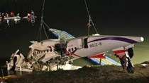 Phi công tắt nhầm động cơ khiến máy bay TransAsia rơi, 43 người thiệt mạng