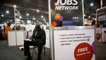 Số đơn xin trợ cấp thất nghiệp Mỹ thấp nhất hơn 4 thập kỷ