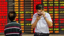 Trung Quốc giải cứu thị trường sau khi chứng khoán giảm mạnh nhất 8 năm