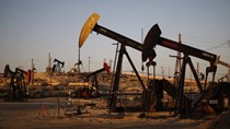 Giá dầu tăng mạnh do chiến sự Syria