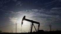 Giá dầu Mỹ xuống sát 40 USD/thùng