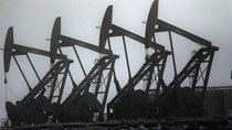 Giá dầu giảm do kinh tế Trung Quốc giảm tốc