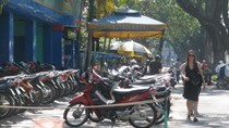 Bộ Tài chính: Giữ thu phí sử dụng lòng đường, vỉa hè để tăng thu cho ngân sách
