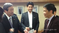 Bộ trưởng Trần Tuấn Anh làm việc với Bộ trưởng Kinh tế, TM và CN Nhật Bản