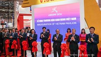 Thủ tướng Nguyễn Xuân Phúc khai trương Khu gian hàng thương mại VN tại CAEXPO 2016