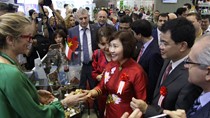 Thứ trưởng Hồ Thị Kim Thoa dự Triển lãm Vietnam Foodexpo 2016