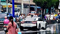 BMW i8 7 tỷ 'lội nước' ở Việt Nam gây tò mò trên Instagram