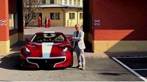 Chiếc siêu xe Ferrari F12tdf “hàng thửa” của ông chủ hãng Pagani được sơn màu đỏ rượu
