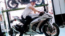Nam ca sỹ Lưu Chí Vỹ mua mô tô Kawasaki Ninja ZX-10R 2017 trị giá hơn nửa tỷ Đồng