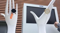 Visa hợp tác thử nghiệm thanh toán bằng thiết bị đeo tại MWC 2018