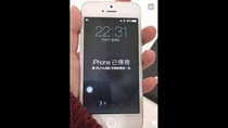 Con trai nghịch ngợm khiến iPhone của mẹ bị khóa... 47 năm