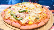 Độc lạ pizza làm từ thanh long ruột đỏ, giá chỉ 55.000 đồng/chiếc 