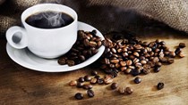 Triển vọng cung - cầu bất lợi khiến giá cà phê quay đầu lao dốc