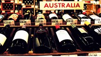 Trung Quốc áp thuế chống bán phá giá với rượu vang Australia