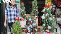 Thị trường Giáng sinh: Lượng khách giảm và mua sắm tiết kiệm hơn