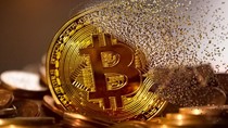 Bitcoin thủng 30.000 USD, rớt mốc quan trọng