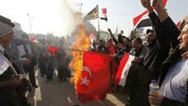 Người biểu tình chặn cảng hàng hóa của Iraq