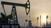 TT năng lượng TG ngày 17/4: Giá dầu Brent tăng gần 3%, khí tự nhiên tăng 5%