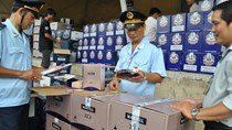 “Bỏ quên” 27 container rượu tại cảng Sài Gòn