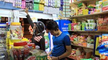 ​Thay đổi để giữ chợ, hiệu tạp hóa