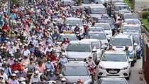 Hà Nội ùn tắc do xe cá nhân tăng mạnh