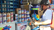 Tiêu thụ sữa tại thành phố lớn sụt giảm