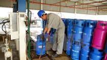 Giá gas giảm 8.000 đồng bình 12kg