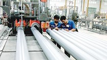 Giá nguyên liệu giảm: thuận lợi và khó khăn