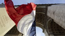 Pháp bị Moody's hạ bậc xếp hạng nợ vì chậm phục hồi kinh tế