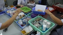 Giá thuốc hỗn loạn do mua bán lòng vòng