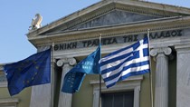 Cổ phiếu ngân hàng Hy Lạp mất giá mạnh