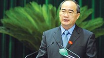 Chủ tịch MTTQ Nguyễn Thiện Nhân phân tích kinh tế bằng tiếng Anh
