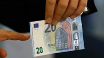 ECB chính thức lưu hành đồng 20 euro mới có tính bảo mật cao