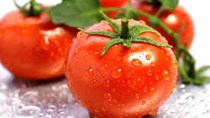 Giá rau củ tăng mạnh do nguồn cung thiếu hụt bởi mưa lớn kéo dài