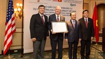 Trao giấy chứng nhận đầu tư Đại học Fulbright Việt Nam