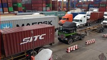  Sẽ xem xét hạn chế lượng hàng qua các cảng ở TPHCM